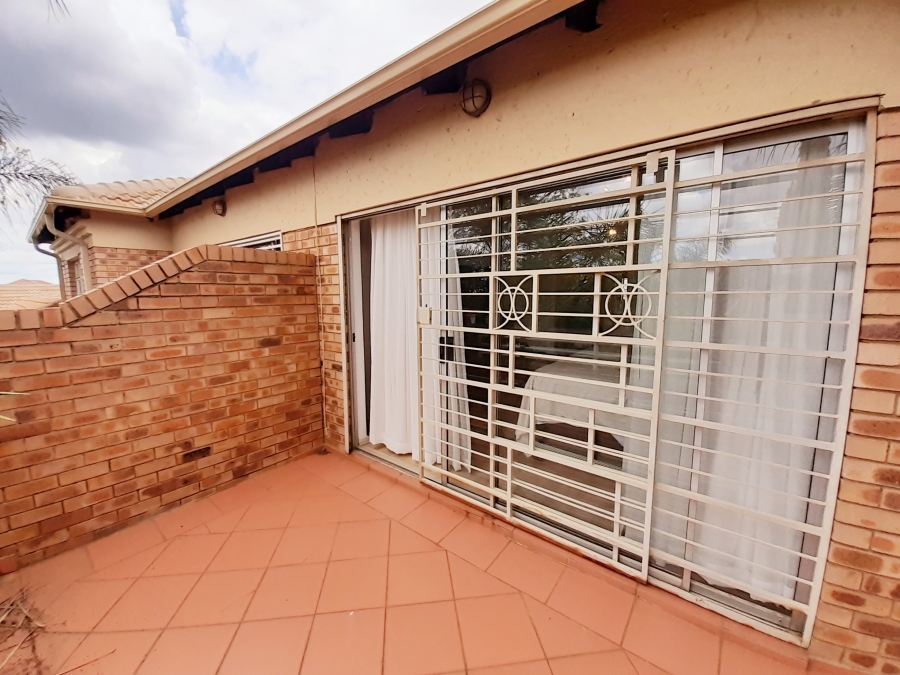 To Let 4 Bedroom Property for Rent in Moreleta Park Gauteng