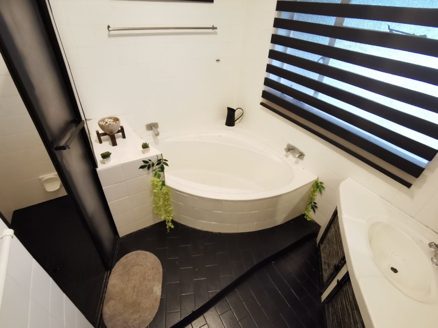 4 Bedroom Property for Sale in Selcourt Gauteng