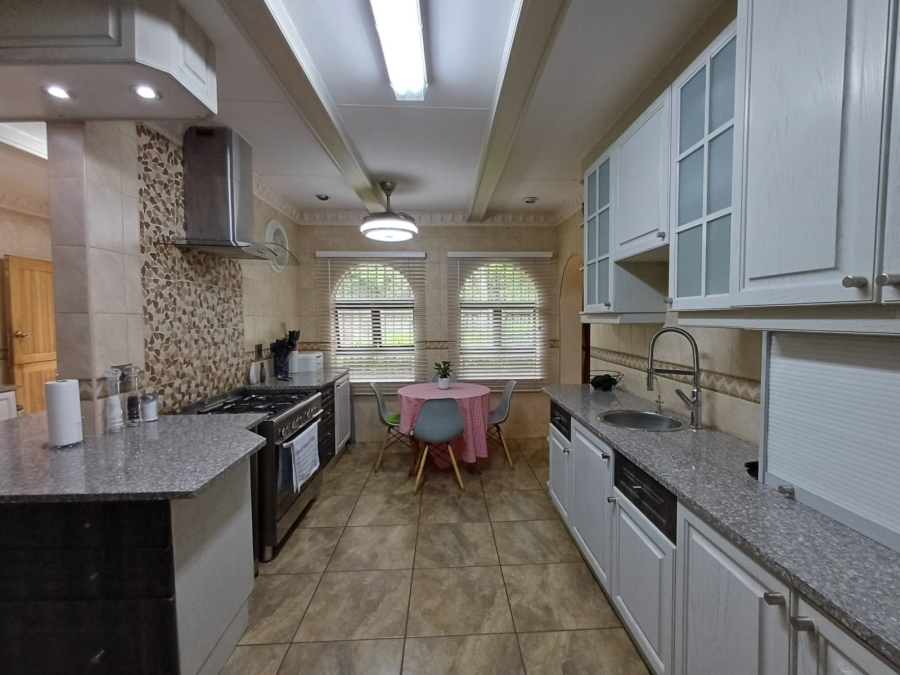 5 Bedroom Property for Sale in Vanderbijlpark SE 2 Gauteng