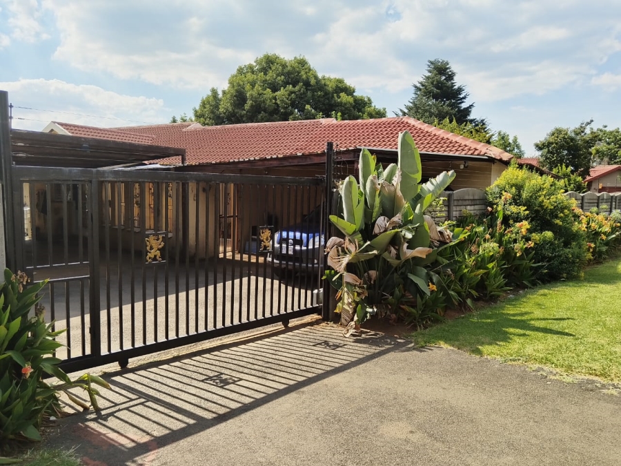 3 Bedroom Property for Sale in Crystal Park Gauteng