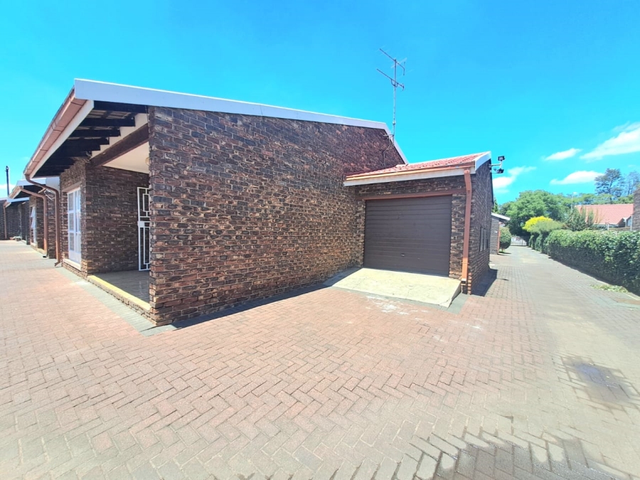 2 Bedroom Property for Sale in Three Rivers Gauteng
