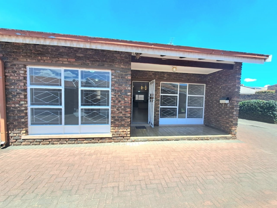 2 Bedroom Property for Sale in Three Rivers Gauteng