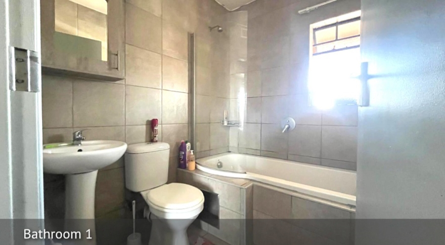 2 Bedroom Property for Sale in Montana Tuine Gauteng
