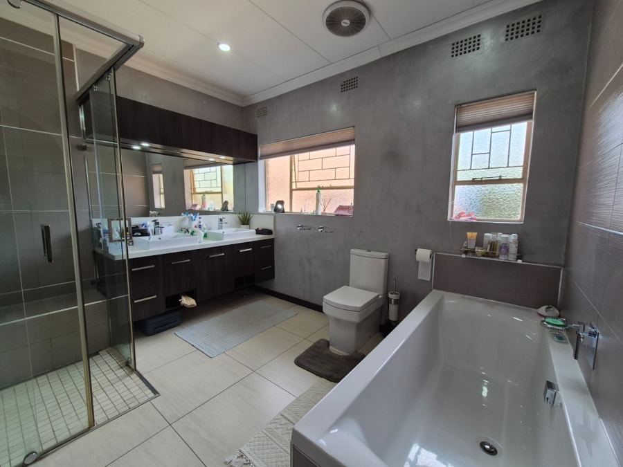 4 Bedroom Property for Sale in Vanderbijlpark SE Gauteng