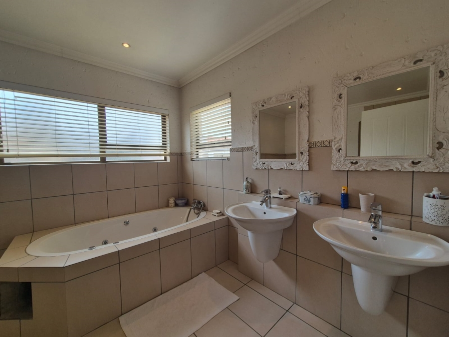 4 Bedroom Property for Sale in Vaalview Gauteng