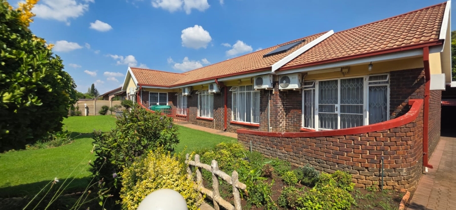 4 Bedroom Property for Sale in Vanderbijlpark SE 2 Gauteng
