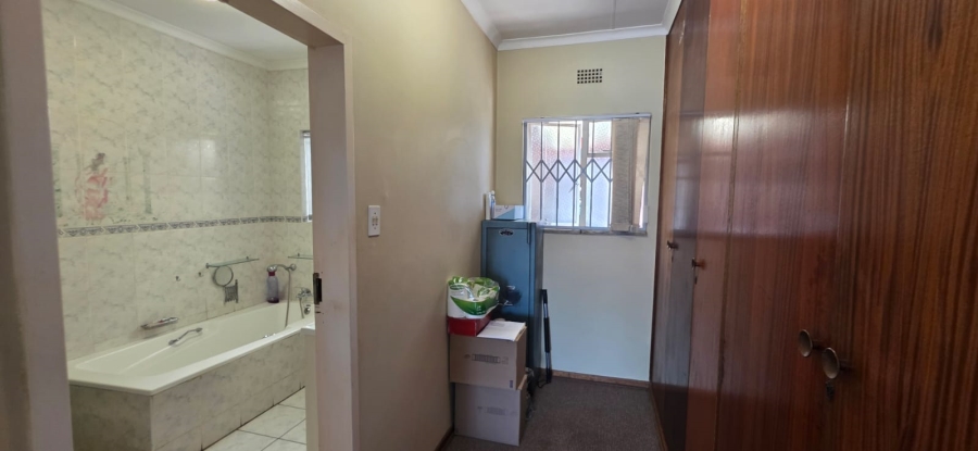 4 Bedroom Property for Sale in Vanderbijlpark SE 2 Gauteng