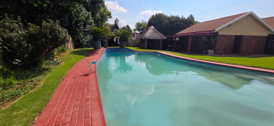 4 Bedroom Property for Sale in Vanderbijlpark SE 2 Gauteng