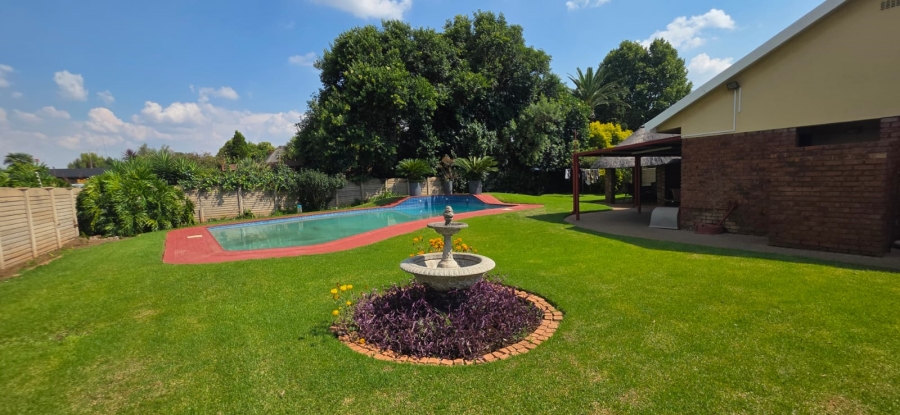 4 Bedroom Property for Sale in Vanderbijlpark SE 2 Gauteng