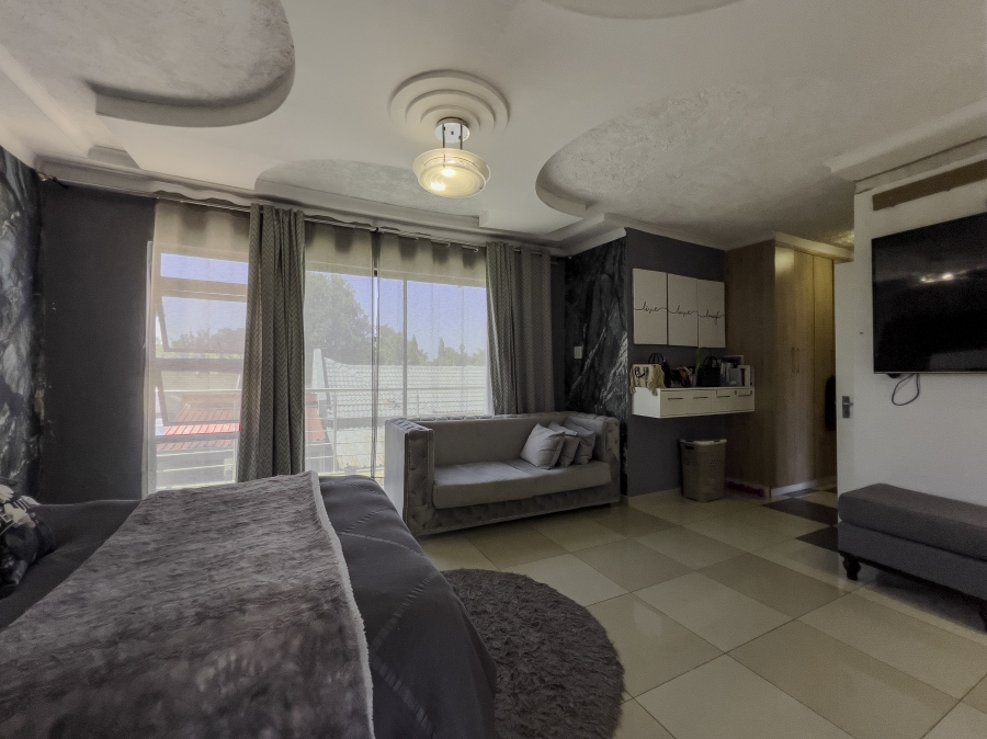 4 Bedroom Property for Sale in Chloorkop Gauteng