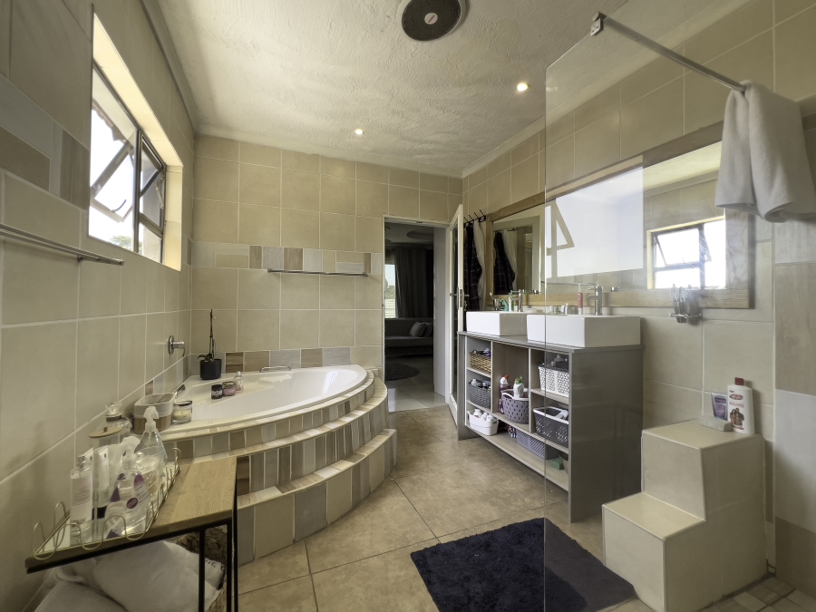 4 Bedroom Property for Sale in Chloorkop Gauteng