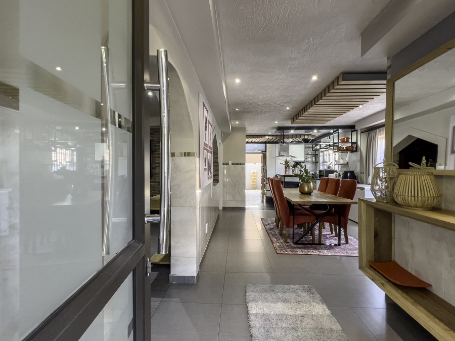 4 Bedroom Property for Sale in Chloorkop Gauteng