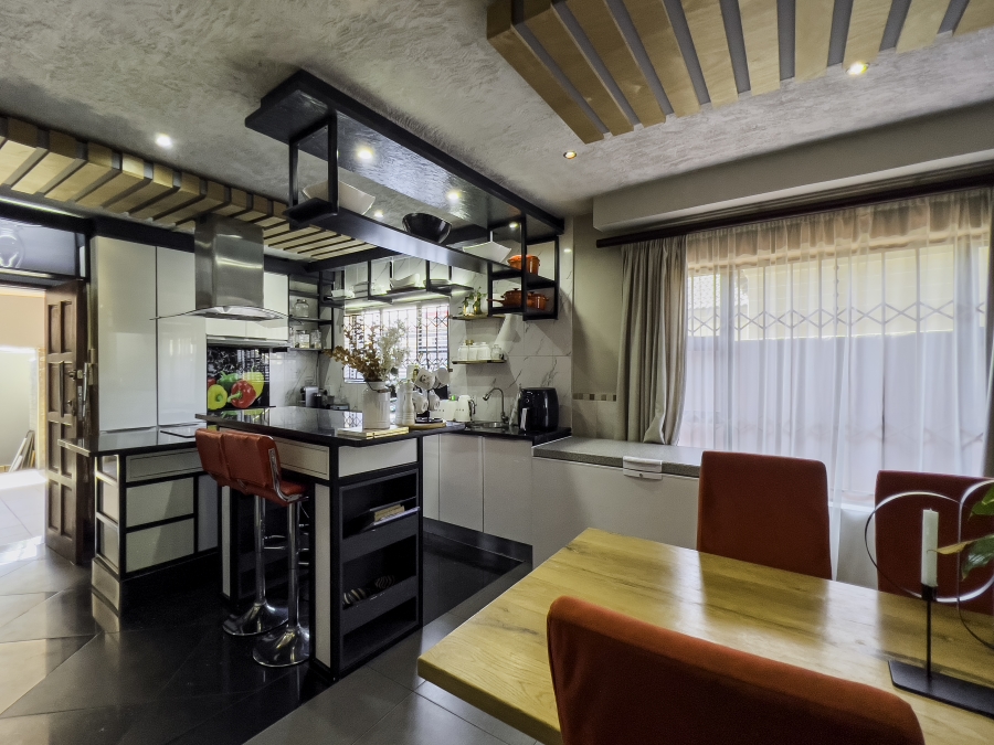 4 Bedroom Property for Sale in Chloorkop Gauteng