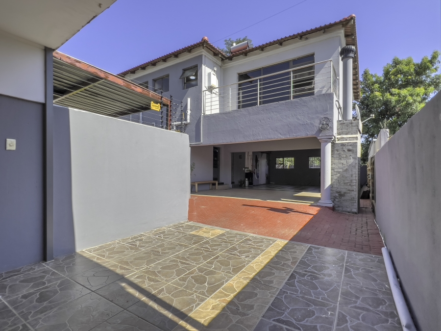 4 Bedroom Property for Sale in Chloorkop Gauteng