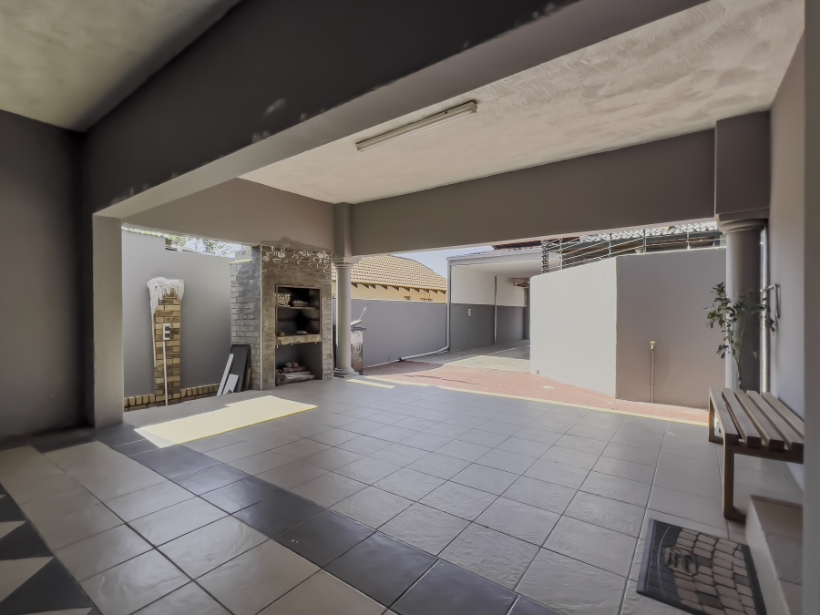 4 Bedroom Property for Sale in Chloorkop Gauteng