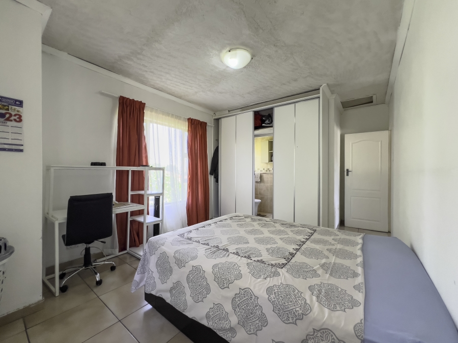 To Let 5 Bedroom Property for Rent in Chloorkop Gauteng