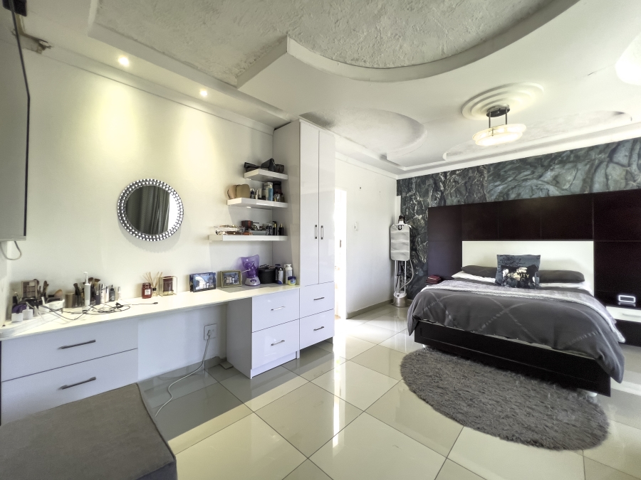 To Let 5 Bedroom Property for Rent in Chloorkop Gauteng