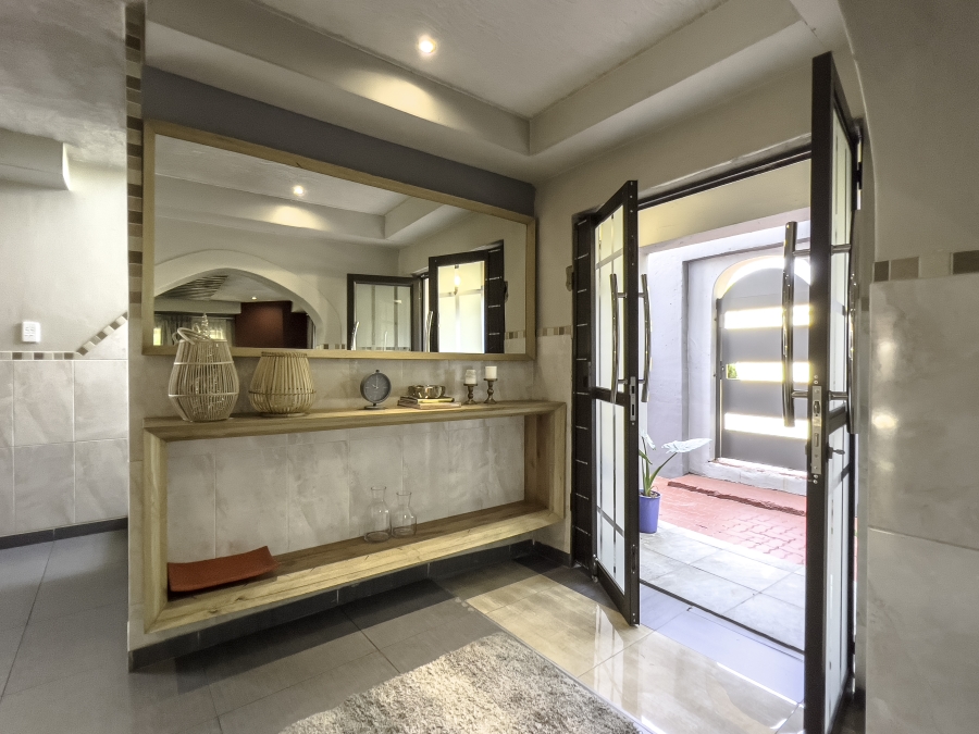 To Let 5 Bedroom Property for Rent in Chloorkop Gauteng