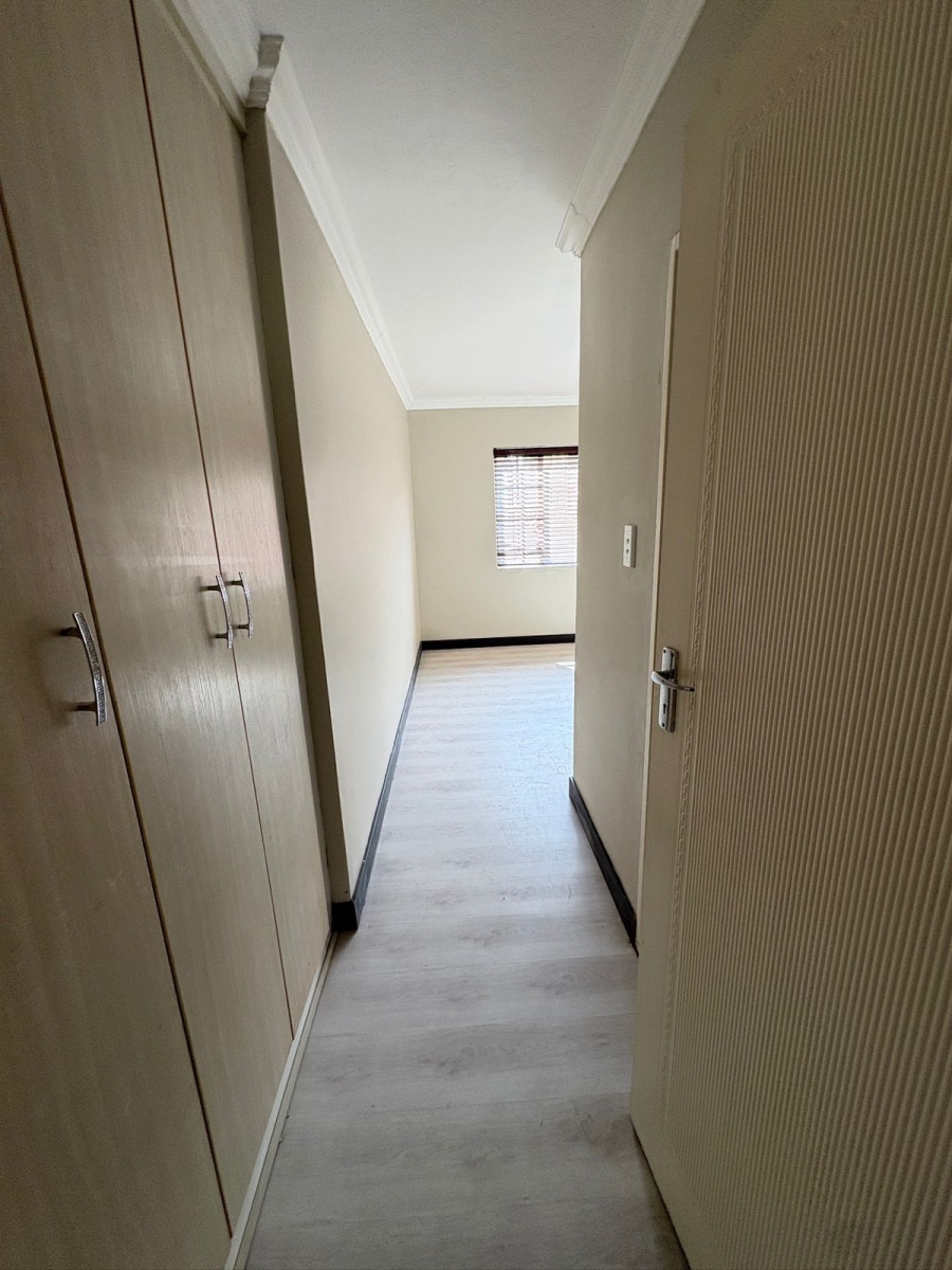 To Let 2 Bedroom Property for Rent in Erand Gardens Gauteng