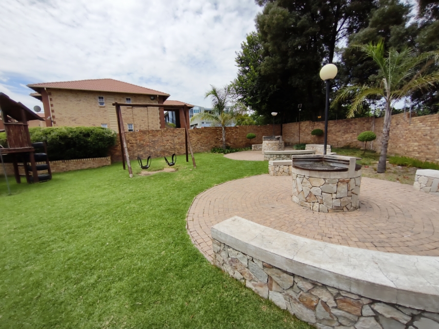 To Let 2 Bedroom Property for Rent in Erand Gardens Gauteng