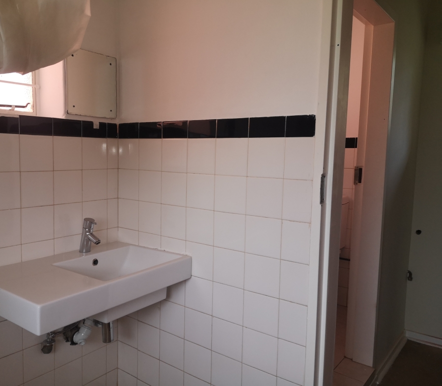 1 Bedroom Property for Sale in Fairland Gauteng