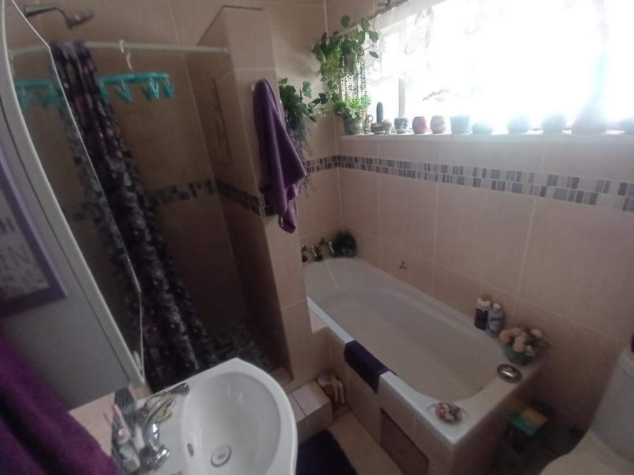 2 Bedroom Property for Sale in New Redruth Gauteng