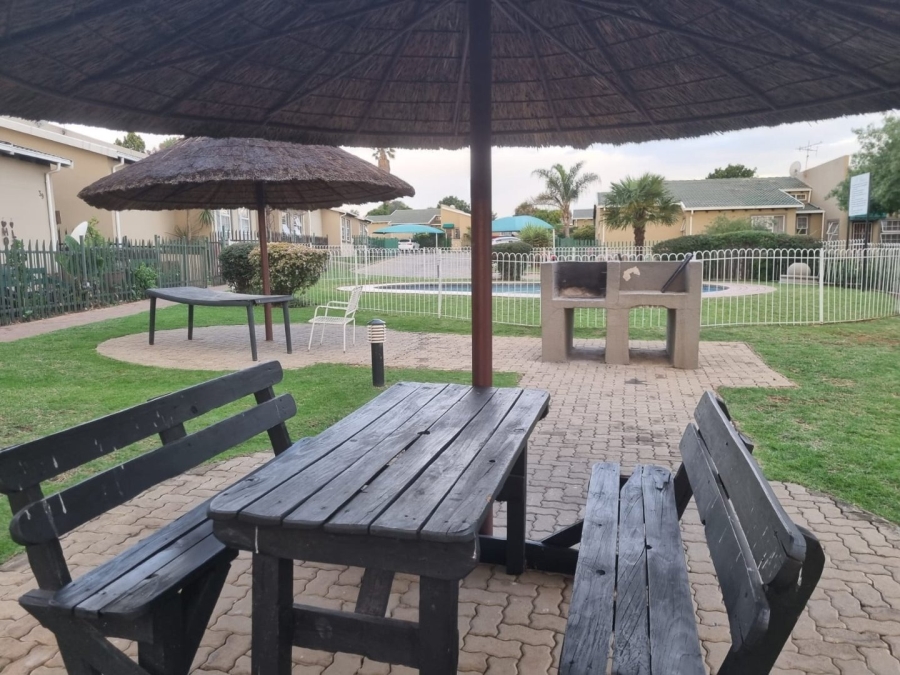 2 Bedroom Property for Sale in Meyersdal Gauteng