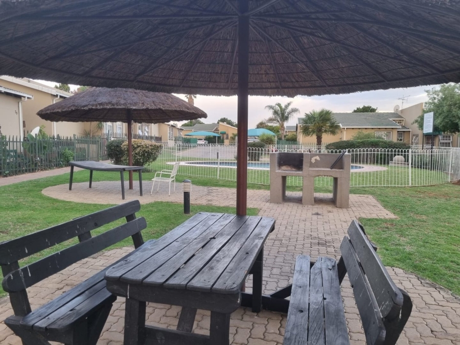 2 Bedroom Property for Sale in Meyersdal Gauteng