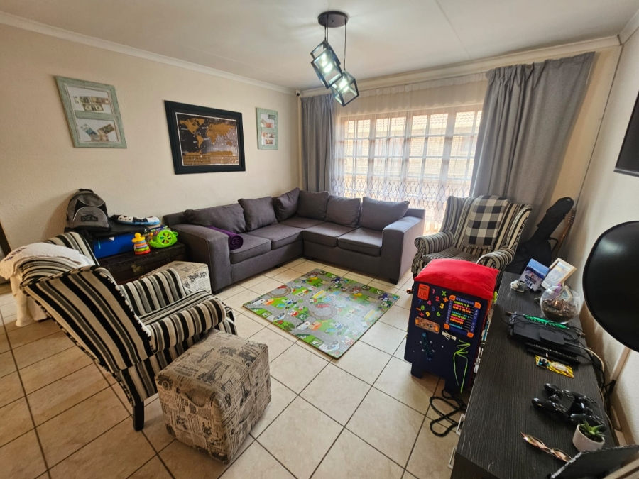 3 Bedroom Property for Sale in New Redruth Gauteng