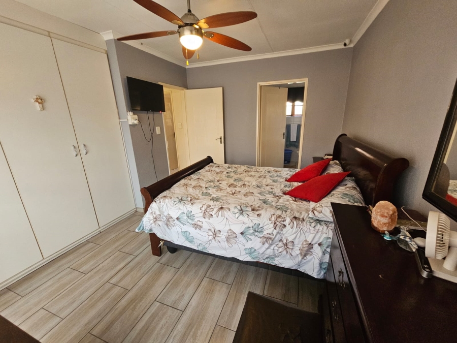 3 Bedroom Property for Sale in New Redruth Gauteng