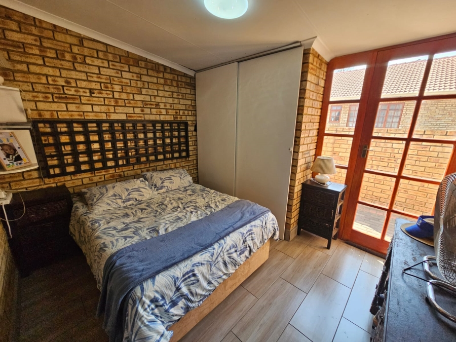 3 Bedroom Property for Sale in New Redruth Gauteng