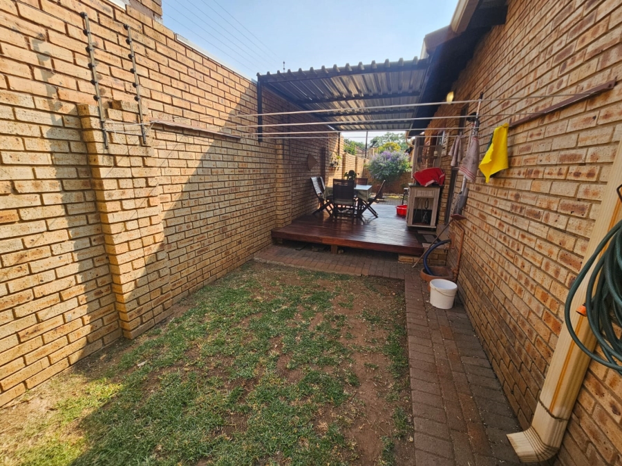 3 Bedroom Property for Sale in New Redruth Gauteng