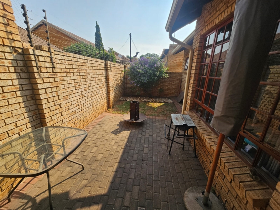 3 Bedroom Property for Sale in New Redruth Gauteng