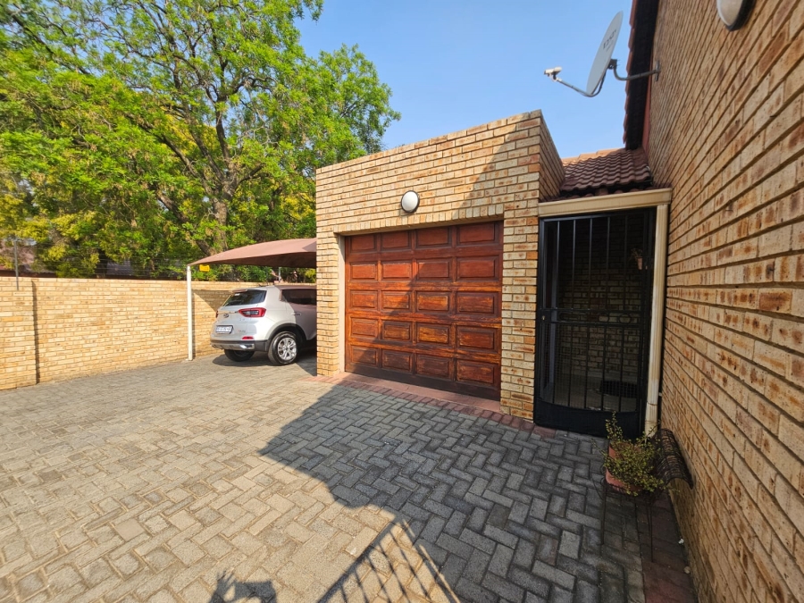 3 Bedroom Property for Sale in New Redruth Gauteng