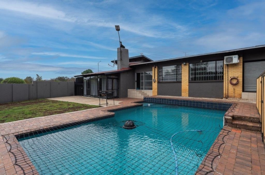 3 Bedroom Property for Sale in South Crest Gauteng