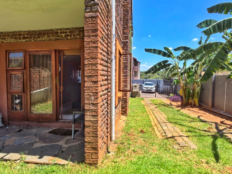 2 Bedroom Property for Sale in Fontainebleau Gauteng