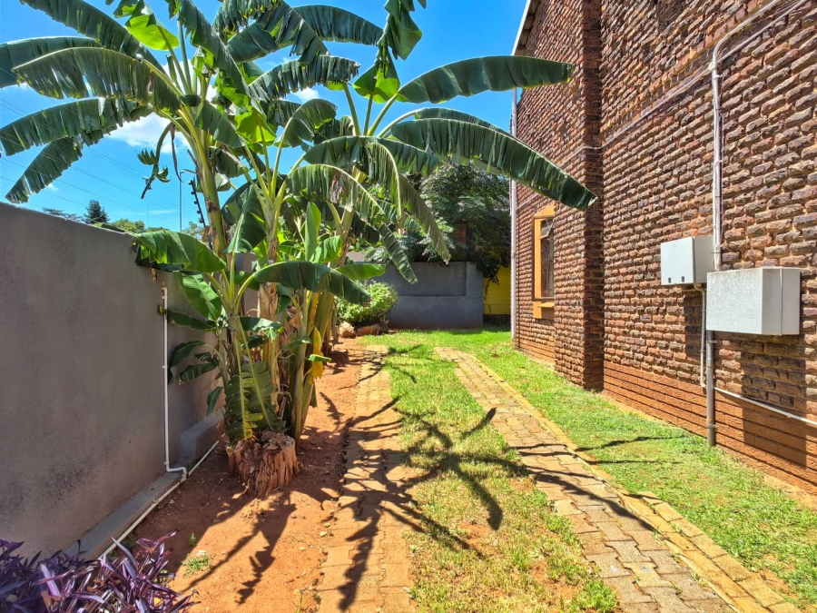 2 Bedroom Property for Sale in Fontainebleau Gauteng