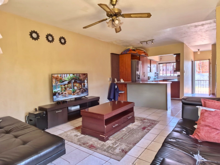 2 Bedroom Property for Sale in Fontainebleau Gauteng