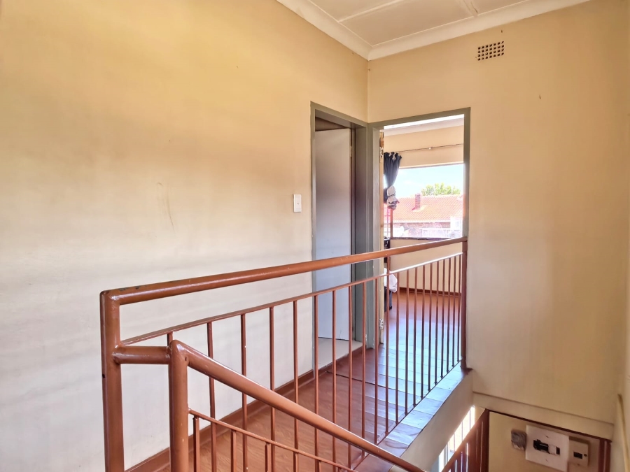 2 Bedroom Property for Sale in Fontainebleau Gauteng