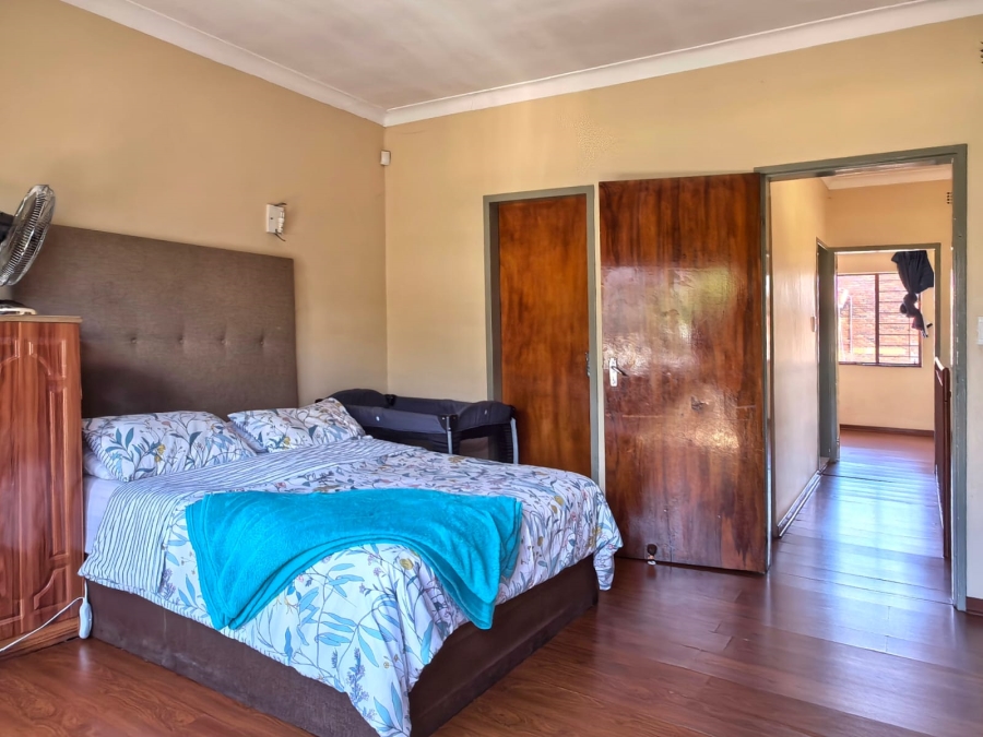 2 Bedroom Property for Sale in Fontainebleau Gauteng