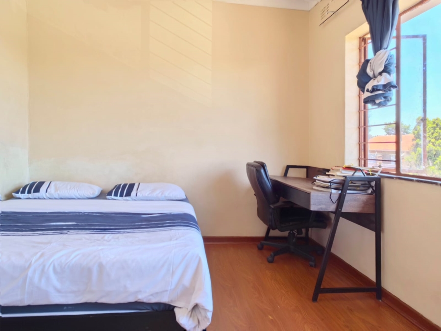 2 Bedroom Property for Sale in Fontainebleau Gauteng