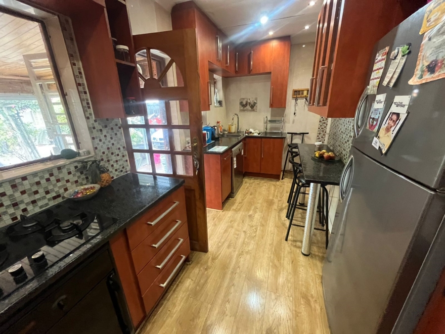 4 Bedroom Property for Sale in General Albertspark Gauteng