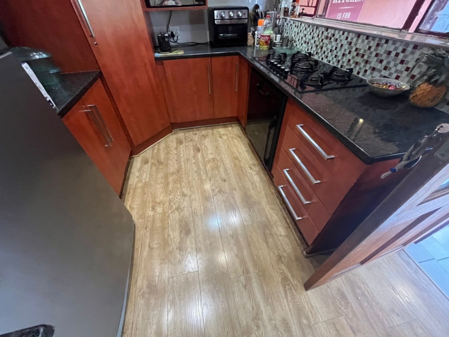 4 Bedroom Property for Sale in General Albertspark Gauteng