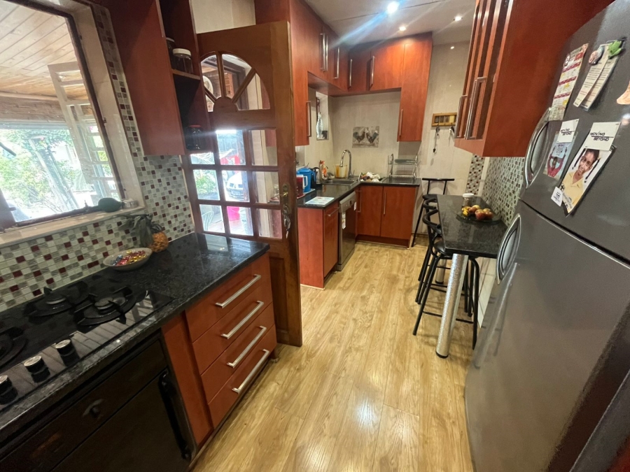 4 Bedroom Property for Sale in General Albertspark Gauteng