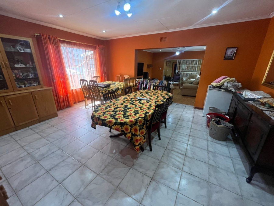 4 Bedroom Property for Sale in General Albertspark Gauteng