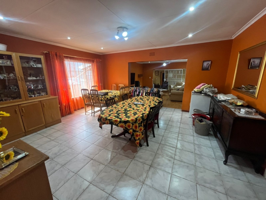 4 Bedroom Property for Sale in General Albertspark Gauteng