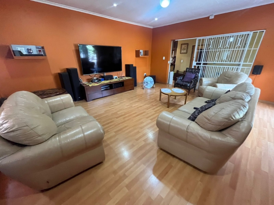 4 Bedroom Property for Sale in General Albertspark Gauteng
