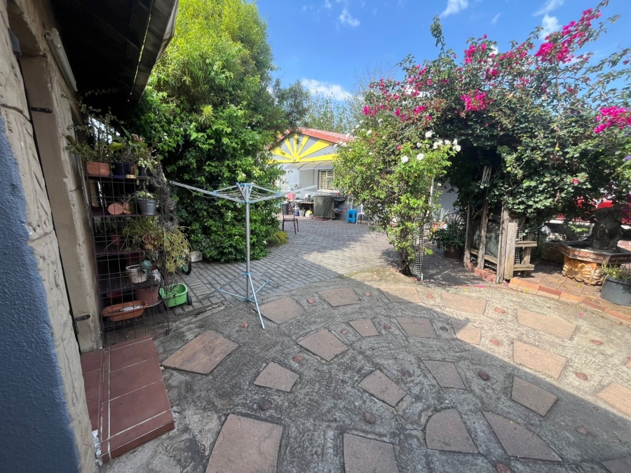 4 Bedroom Property for Sale in General Albertspark Gauteng