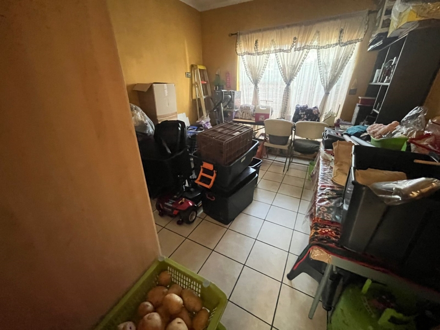 4 Bedroom Property for Sale in General Albertspark Gauteng