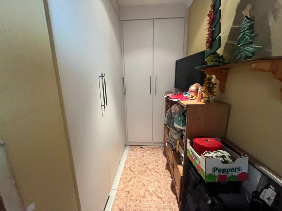 4 Bedroom Property for Sale in General Albertspark Gauteng